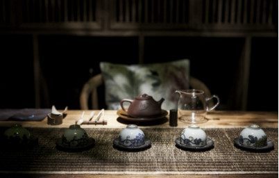 喝茶不贵，XX元茶桌让你养生更轻松！